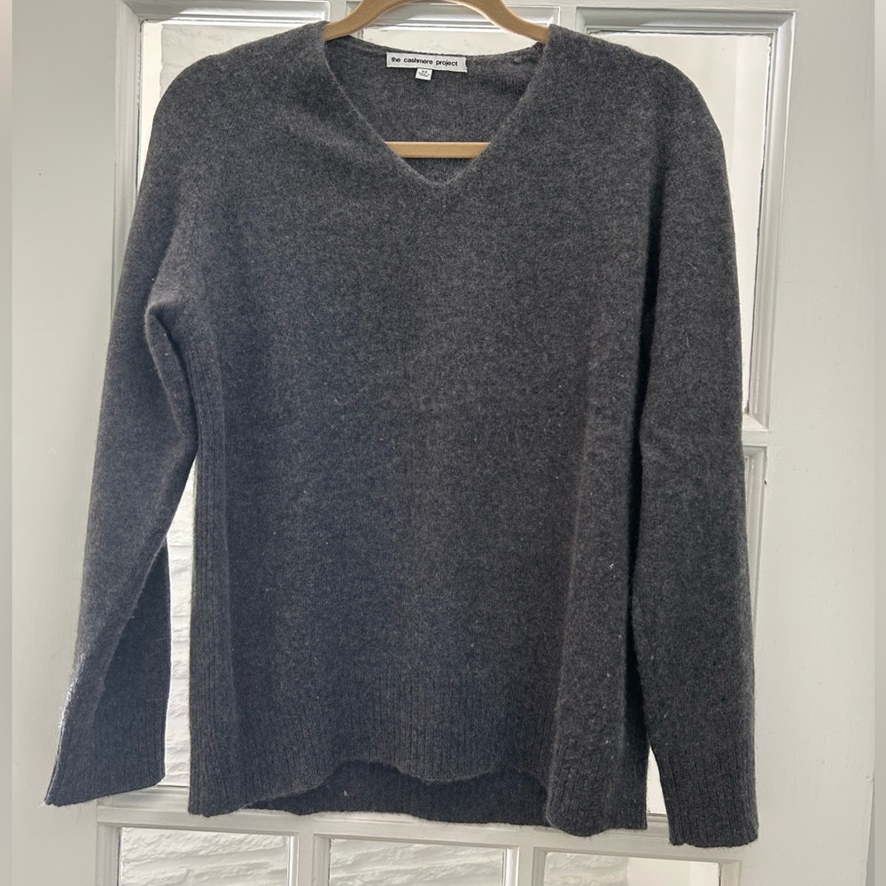 Women’s grey cashmere sweater